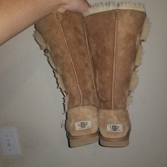 Women's UGG Australia Bailey Triplet Button Brown Boots Size 7 - Picture 8 of 8